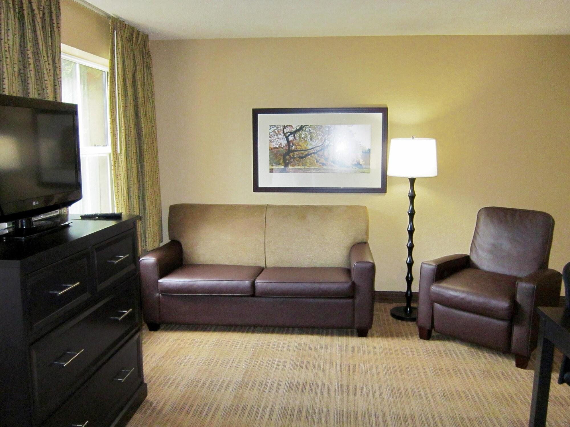 เอ็กซ์เทนด์ สเตย์ อเมริกา ดีทรอยต์ โนวี ออร์ชาร์ด ฮิลล์ เพลซ Hotel Northville ภายนอก รูปภาพ