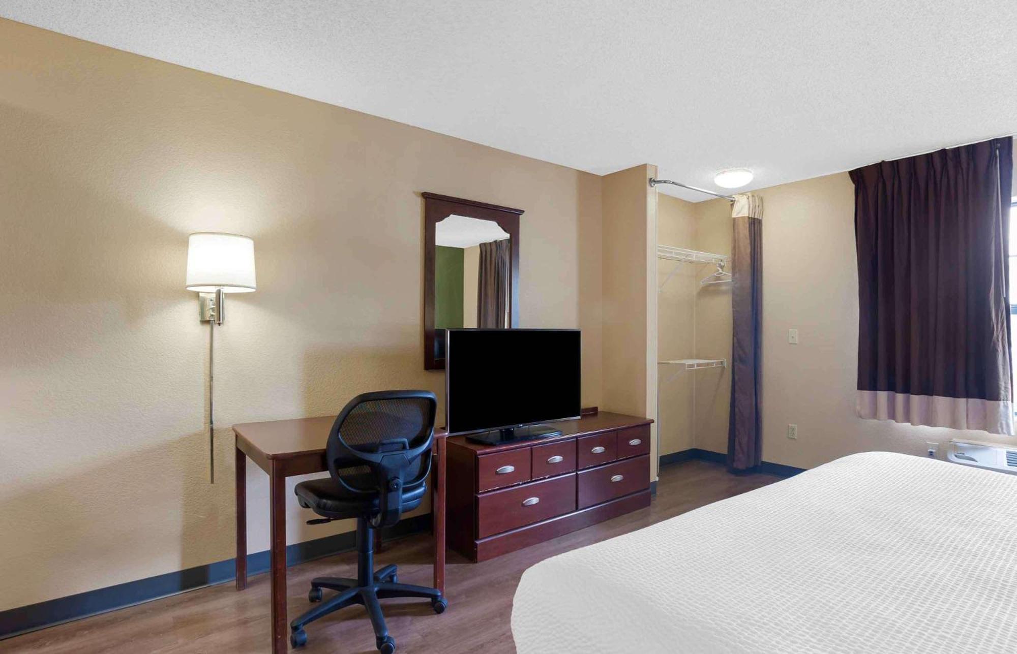 เอ็กซ์เทนด์ สเตย์ อเมริกา ดีทรอยต์ โนวี ออร์ชาร์ด ฮิลล์ เพลซ Hotel Northville ภายนอก รูปภาพ