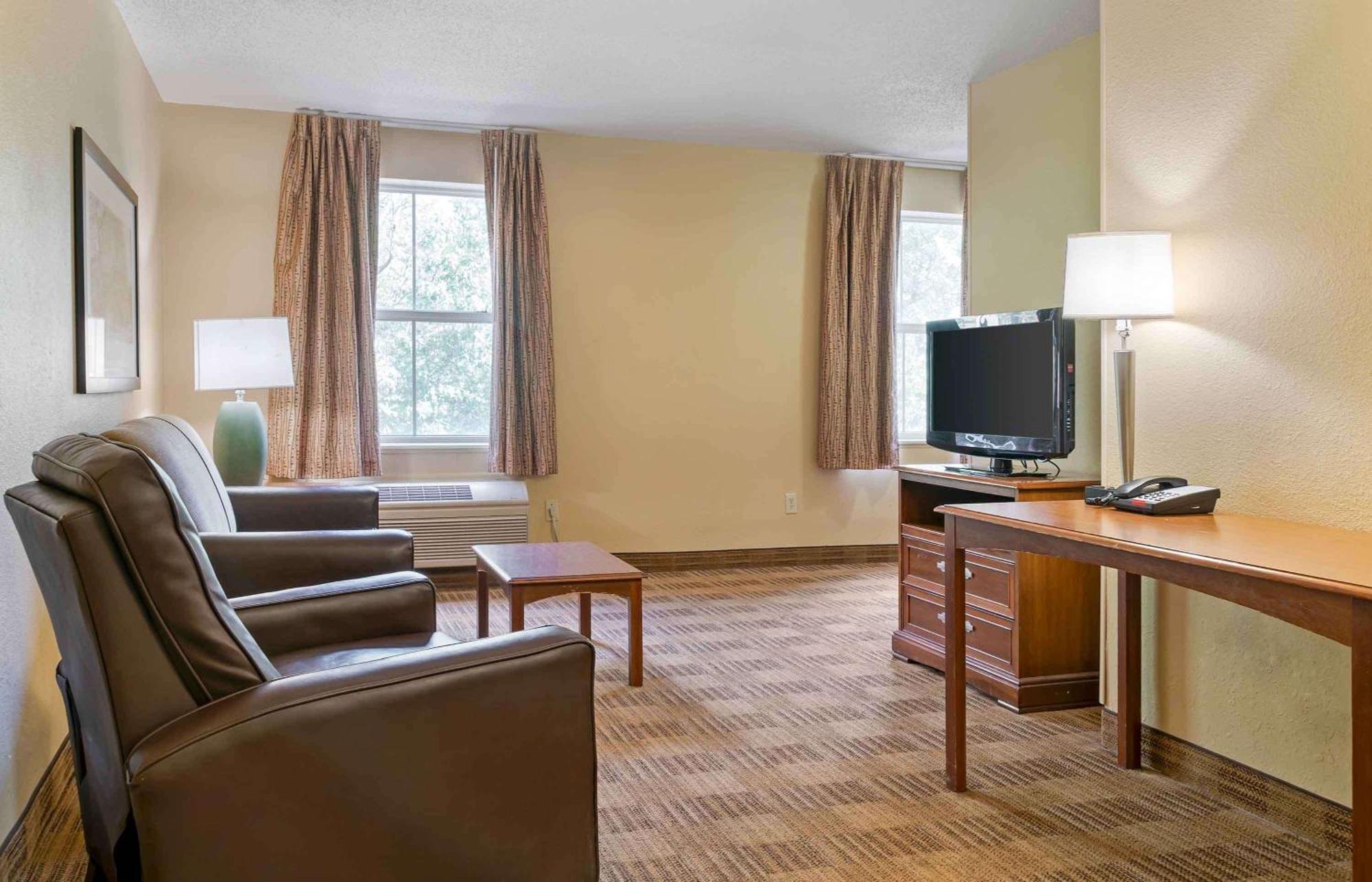 เอ็กซ์เทนด์ สเตย์ อเมริกา ดีทรอยต์ โนวี ออร์ชาร์ด ฮิลล์ เพลซ Hotel Northville ภายนอก รูปภาพ
