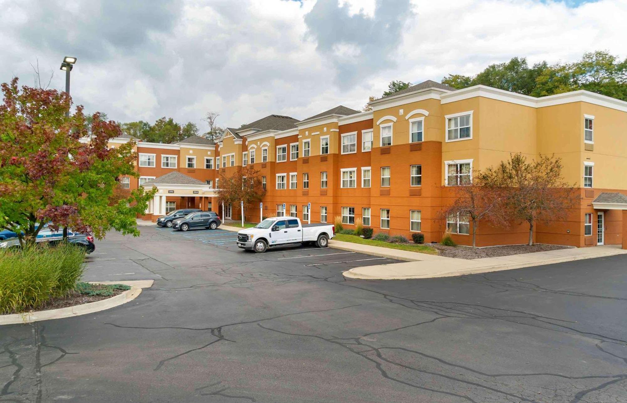 เอ็กซ์เทนด์ สเตย์ อเมริกา ดีทรอยต์ โนวี ออร์ชาร์ด ฮิลล์ เพลซ Hotel Northville ภายนอก รูปภาพ